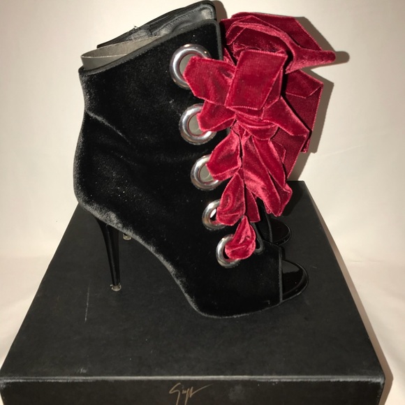 100% authentic Giuseppe Zanotti suede booties - Picture 2 of 4